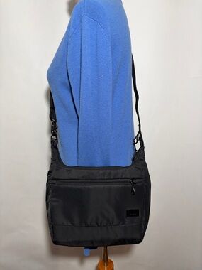 PacSafe Black Citysafe CS100 Crossbody Purse Bag Antitheft RFID Protection